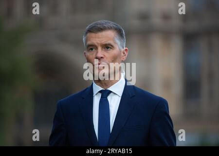 Londres, Royaume-Uni. Septembre 30 2023. Le secrétaire d'État aux Transports Mark Harper est vu à Westminster pendant la ronde des médias du matin. Crédit : Tayfun Salci / Alamy Live News Banque D'Images