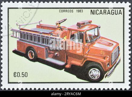 Timbre postal annulé imprimé par le Nicaragua, qui montre Fire Engine, vers 1983. Banque D'Images