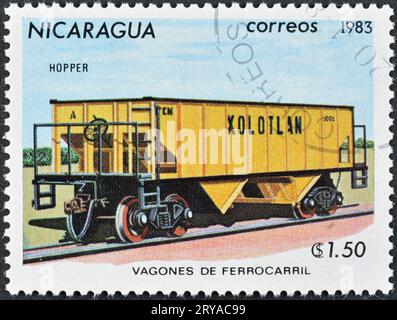 Timbre postal annulé imprimé par le Nicaragua, qui montre Bulk wagon, circa 1983. Banque D'Images