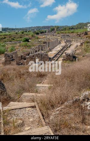 Ancienne ville de Perge à Antalya, Turquie. Ruines historiques dans l'ancienne ville de Pamphylie Banque D'Images