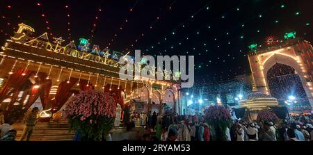 Ajmer, Inde. 30 septembre 2023. Vue du sanctuaire illuminé du saint Soufi Hazrat Khwaja Moinuddin Chishti avant le festival Eid-e-Milad-un-Nabi à Ajmer, Rajasthan, Inde, le 27 septembre 2023. Photo de ABACAPRESS.COM crédit : Abaca Press/Alamy Live News Banque D'Images