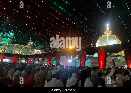 Ajmer, Inde. 30 septembre 2023. Vue du sanctuaire illuminé du saint Soufi Hazrat Khwaja Moinuddin Chishti avant le festival Eid-e-Milad-un-Nabi à Ajmer, Rajasthan, Inde, le 27 septembre 2023. Photo de ABACAPRESS.COM crédit : Abaca Press/Alamy Live News Banque D'Images