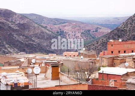 Village berbère dans les montagnes de l'Atlas au Maroc Mars 2012 Banque D'Images