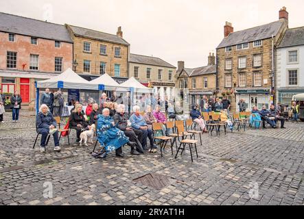 Un événement Day to Sing a eu lieu à Alnwick, une ville du Northumberland, Royaume-Uni. Au service de la Société Alzheimer. Banque D'Images