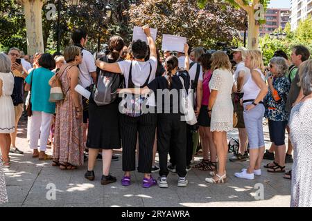 Logroño, la Rioja, Espagne - 09 juillet 2023. Protestation en repousse pour le crime sexiste à Logroño. Un homme d'origine syrienne, poignarde sa femme à mort et trie Banque D'Images