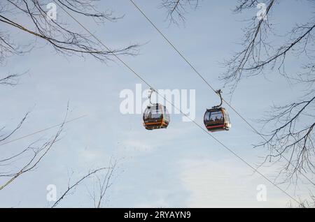 Sur la photo, deux cabines de téléphérique dans la ville de Zagreb, Croatie Banque D'Images