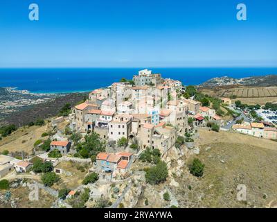 Vue aérienne du village de Pietralta en Corse, France Banque D'Images