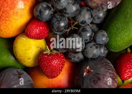 Mélange de fruits. Gros plan de fond de fruits colorés frais. Vue de dessus Banque D'Images