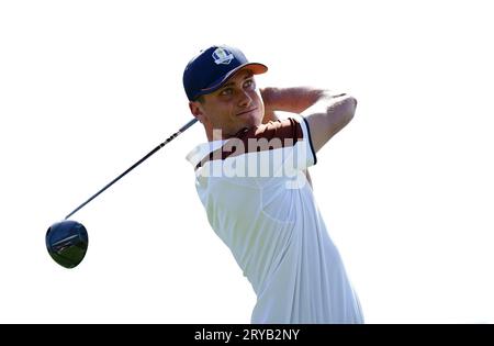 Ludvig Aberg de l'équipe Europe lors des quatre balles le deuxième jour de la 44e Ryder Cup au Marco Simone Golf and Country Club, Rome, Italie. Date de la photo : Samedi 30 septembre 2023. Banque D'Images