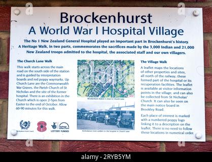 Plaque commémorative à la gare de Brockenhurst en mémoire de Brockenhurst étant un village hospitalier de la première Guerre mondiale, New Forest, Hampshire, Angleterre. Banque D'Images