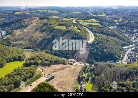 Luftbild, Abgerissene und gesprengte Talbrücke Rahmede der Autobahn A45, Baustelle für Neubau, Gevelndorf, Lüdenscheid, Sauerland, Nordrhein-Westfalen, Deutschland ACHTUNGxMINDESTHONORARx60xEURO *** vue aérienne, démolie et détruit viaduc Rahmede de l'autoroute A45, chantier de construction pour nouvelle construction, Gevelndorf, Lüdenscheid, Sauerland, Rhénanie du Nord Westphalie, Allemagne ATTENTIONxMINDESTHONORARx60xEURO crédit : Imago/Alamy Live News Banque D'Images