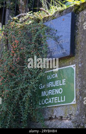 Sarajevo, Bosnie-Herzégovine - 27 septembre 2023 : cette plaque commémore Gabriele Moreno Locatelli. Pacifiste italien tué par un sniper serbe alors que cr Banque D'Images