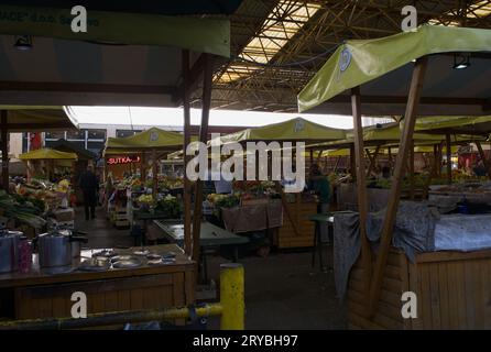 Sarajevo, Bosnie-Herzégovine - 27 septembre 2023 : le 5 février 1994, ce marché a été touché par une grenade de mortier et 67 personnes ont été tuées. Banque D'Images