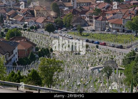 Sarajevo, Bosnie-Herzégovine - 27 septembre 2023 : Cimetière des martyrs où Alija Izetbegovic repose en paix. Une promenade dans le centre de la ville de Sarajevo Banque D'Images