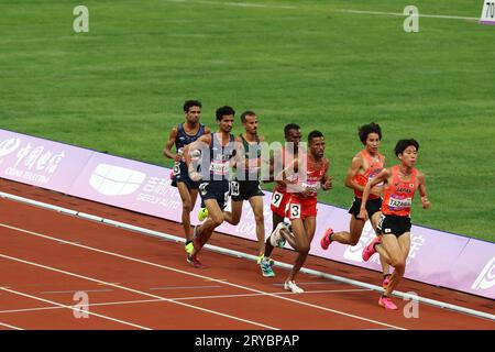 Hangzhou, Chine. 30 septembre 2023. Hangzhou, Zhejiang, Chine : Jeux asiatiques, Hangzhou, Chine. 10000m masculin : Gulveer Singh et Karthik Kumar ont obtenu respectivement le bronze et l'argent. Crédit : Seshadri SUKUMAR/Alamy Live News Banque D'Images