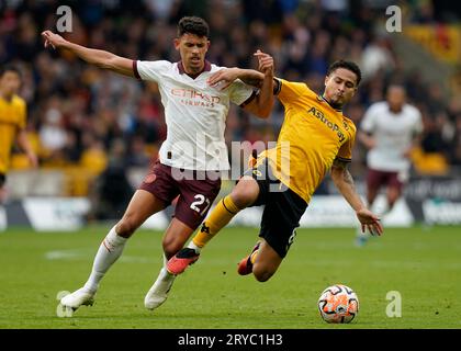 Wolverhampton, Royaume-Uni. 30 septembre 2023. Matheus Nunes, de Manchester City, rencontre Joao Gomes de Wolverhampton Wanderers lors du match de Premier League à Molineux, Wolverhampton. Le crédit photo devrait se lire : Andrew Yates/Sportimage crédit : Sportimage Ltd/Alamy Live News Banque D'Images