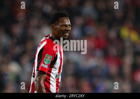 LONDRES, Royaume-Uni - 27 septembre 2023 : Ethan Pinnock de Brentford réagit lors du troisième tour de la coupe EFL entre Brentford et Arsenal à la communauté Gtech Banque D'Images