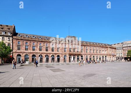 Strasbourg, France - septembre 2023 : extérieur du centre commercial dans le bâtiment historique de la place appelée 'place Kléber' Banque D'Images