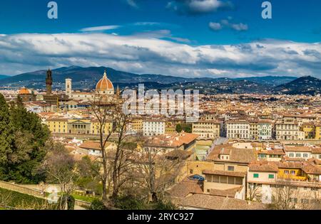 Vue imprenable sur les bâtiments et les églises de Florence Banque D'Images