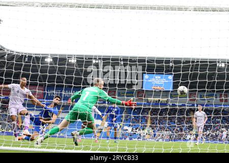 Cardiff, Royaume-Uni. 30 septembre 2023. KION Etete de Cardiff marque le 1e but de son équipe. Match de championnat EFL Skybet, Cardiff City contre Rotherham Utd au Cardiff City Stadium à Cardiff, pays de Galles, le samedi 30 septembre 2023. Cette image ne peut être utilisée qu'à des fins éditoriales. Usage éditorial uniquement, photo par Andrew Orchard/Andrew Orchard photographie sportive/Alamy Live News crédit : Andrew Orchard photographie sportive/Alamy Live News Banque D'Images