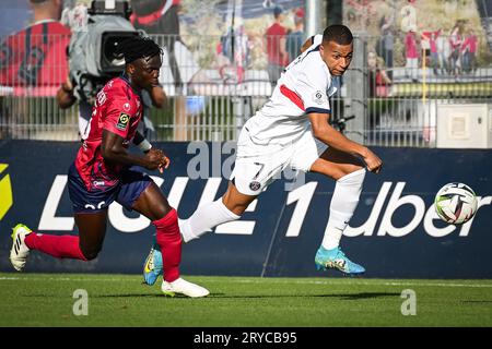 Clermont-Ferrand, France. 30 septembre 2023. Alidu SEIDU de Clermont et Kylian MBAPPE du PSG lors du match de Ligue 1 entre Clermont foot 63 et Paris Saint-Germain (PSG) au Stade Gabriel-Montpied le 30 septembre 2023 à Clermont-Ferrand. (Image de crédit : © Matthieu Mirville/ZUMA Press Wire) USAGE ÉDITORIAL SEULEMENT! Non destiné à UN USAGE commercial ! Banque D'Images