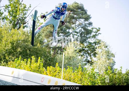 Hinzenbach, Autriche. 30 septembre 2023. Grand Prix d'été FIS Skisprung se déroulant sur la colline de saut à ski près d'Eferding, Austrias Daniel Tschofenig dans les airs ©Andreas Stroh / Alamy Live News Banque D'Images