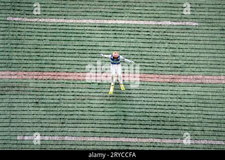 Hinzenbach, Autriche. 30 septembre 2023. Grand Prix d'été FIS Skisprung se déroulant sur la colline de saut à ski près d'Eferding, Austrias Stefan Kraft dans les airs ©Andreas Stroh / Alamy Live News Banque D'Images