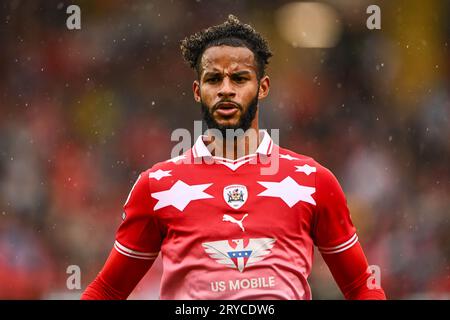 Barry Cotter #17 de Barnsley lors du match Sky Bet League 1 Barnsley vs Blackpool à Oakwell, Barnsley, Royaume-Uni, le 30 septembre 2023 (photo de Craig Thomas/News Images) Banque D'Images