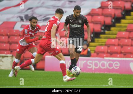 CJ Hamilton #22 de Blackpool lors du match Sky Bet League 1 Barnsley vs Blackpool à Oakwell, Barnsley, Royaume-Uni, le 30 septembre 2023 (photo de Craig Cresswell/News Images) Banque D'Images