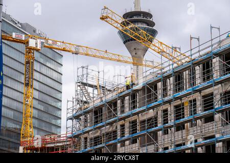 Großbaustelle, à Düsseldorf, Lorettoviertel, bau von Eigentumswohnungen, Rohbau, NRW, Deutschland Wohnungsbau *** Grand chantier, à Düsseldorf, Lorettoviertel, construction de condominiums, shell, NRW, Allemagne Construction de logements crédit : Imago/Alamy Live News Banque D'Images