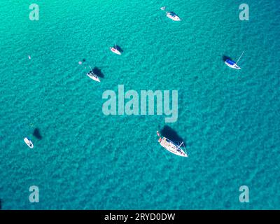 Drone aérien vue panoramique de la plage de Solanas dans la province de Sinnai en Sardaigne, Italie Banque D'Images