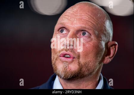 ENSCHEDE - Joseph Oosting, entraîneur du FC Twente, lors du match néerlandais d'Eredivisie entre le FC Twente et le sc Heerenveen au Stadion de Grolsch Veste le 30 septembre 2023 à Enschede, pays-Bas. LASER ANP COR Banque D'Images