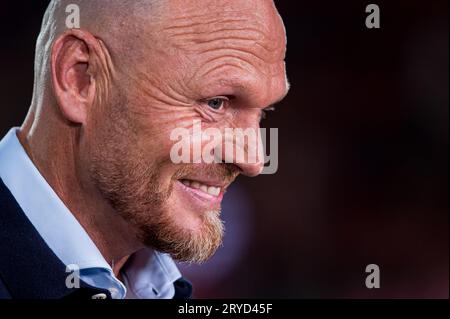 ENSCHEDE - Joseph Oosting, entraîneur du FC Twente, lors du match néerlandais d'Eredivisie entre le FC Twente et le sc Heerenveen au Stadion de Grolsch Veste le 30 septembre 2023 à Enschede, pays-Bas. LASER ANP COR Banque D'Images