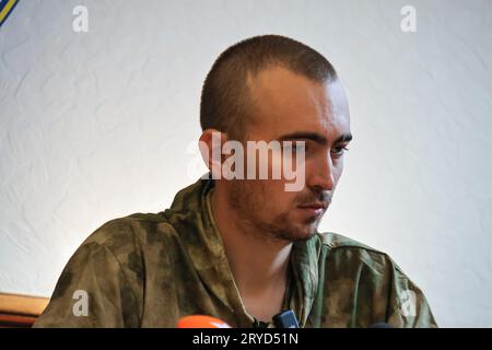 Non exclusif : KIEV, UKRAINE - 30 SEPTEMBRE 2023 - l'officier militaire russe Danil Alfyorov assiste à la conférence de presse sur l'opération spéciale de Barynia Banque D'Images