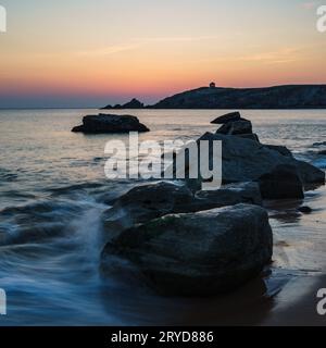 Coucher de soleil à l'Arche de Port blanc à Saint-Pierre-Quiberon Banque D'Images