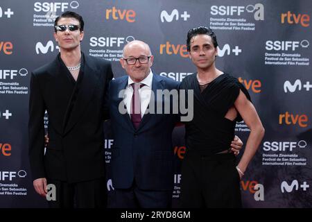 Javier Calvo, Javier Ambrossi et Jose Luis Rebordinos assistent au tapis rouge la Mesias lors du 71e Festival International du film de San Sebastian au Kursaal Palace. Banque D'Images