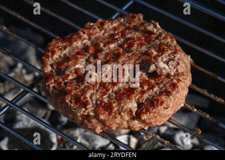 Hamburger de bœuf pour hamburger sur barbecue Banque D'Images