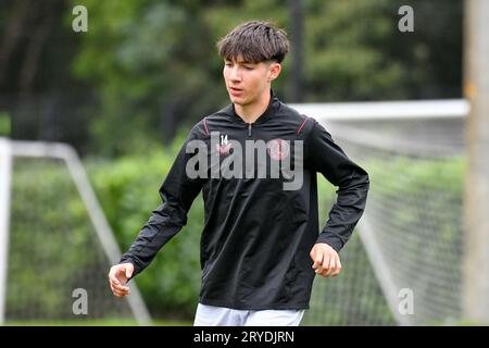 Swansea, pays de Galles. 30 septembre 2023. Manu Wales de Charlton Athletic lors de l'échauffement avant le match de la Ligue de développement professionnel des moins de 18 ans entre Swansea City et Charlton Athletic à la Swansea City Academy à Swansea, pays de Galles, Royaume-Uni, le 30 septembre 2023. Crédit : Duncan Thomas/Majestic Media. Banque D'Images