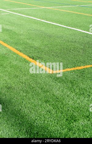 Terrain de football avec nouveau terrain de gazon artificiel Banque D'Images