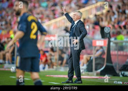 Girona, Espagne. 30 septembre 2023. L'entraîneur-chef Carlo Ancelotti (Real Madrid CF) lors d'un match de la Liga EA Sports entre Girona FC et le Real Madrid à l'Estadio Municipal de Montilivi, à Gérone, Espagne, le 30 septembre 2023. (Photo/Felipe Mondino) crédit : Agence photo indépendante/Alamy Live News Banque D'Images