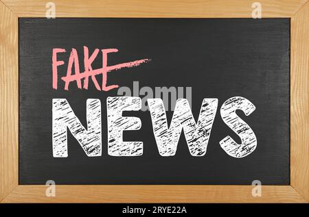 Tableau noir de l'école avec DE FAUX mots de NOUVELLES Banque D'Images