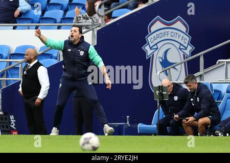 Cardiff, Royaume-Uni. 30 septembre 2023. Erol Bulut, le Manager de Cardiff City réagit sur la ligne de touche. Match de championnat EFL Skybet, Cardiff City contre Rotherham Utd au Cardiff City Stadium à Cardiff, pays de Galles, le samedi 30 septembre 2023. Cette image ne peut être utilisée qu'à des fins éditoriales. Usage éditorial uniquement, photo par Andrew Orchard/Andrew Orchard photographie sportive/Alamy Live News crédit : Andrew Orchard photographie sportive/Alamy Live News Banque D'Images