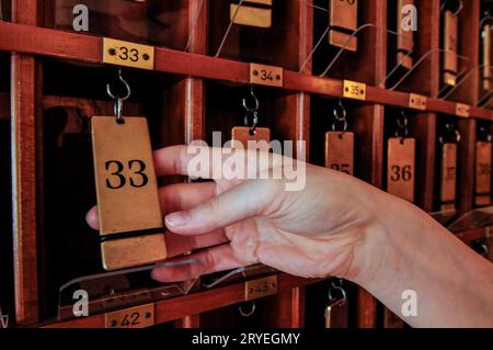 Clés de chambre d'hôtel avec numéros Banque D'Images