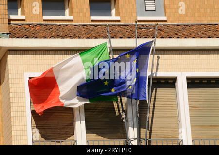 Drapeau de l'Italie et drapeau de l'UE Banque D'Images