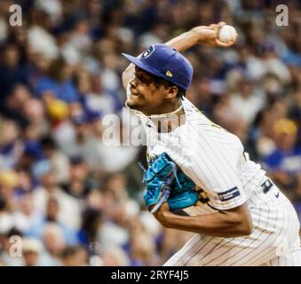 Milwaukee, États-Unis. 30 septembre 2023. Le lanceur de secours des Brewers de Milwaukee Abner Uribe lance contre les Cubs de Chicago lors de la sixième manche de leur match de baseball à l’American Family Field à Milwaukee, Wisconsin, le samedi 30 septembre 2023. Photo de Tannen Maury/UPI crédit : UPI/Alamy Live News Banque D'Images