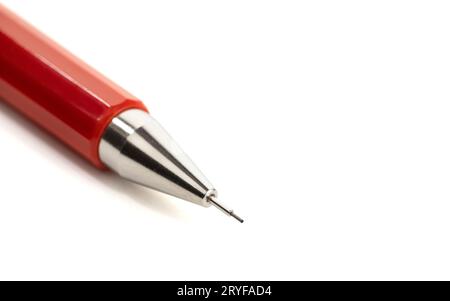 Gros plan du crayon mécanique sur fond blanc avec espace de copie Banque D'Images