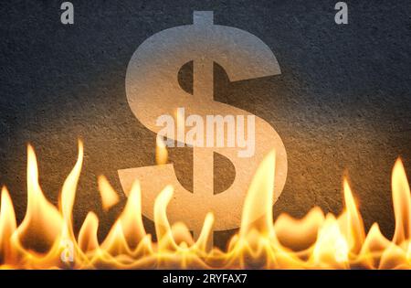 Symbole du dollar AMÉRICAIN brûlant dans les flammes du feu Banque D'Images