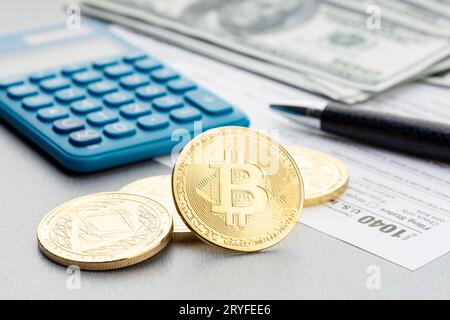 Concept de taxe sur les crypto-monnaies.Concept de temps de taxe Bitcoin Banque D'Images