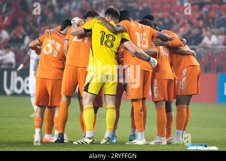 Toronto, Ontario, Canada. 30 septembre 2023. Les joueurs du FC Cincinnati se blottissent avant le match de la MLS entre le FC Toronto et le FC Cincinnati au terrain de BMO à Toronto. Le jeu s'est terminé en 2-3 pour le FC Cincinnati (image de crédit : © Angel Marchini/ZUMA Press Wire) À USAGE ÉDITORIAL SEULEMENT! Non destiné à UN USAGE commercial ! Banque D'Images