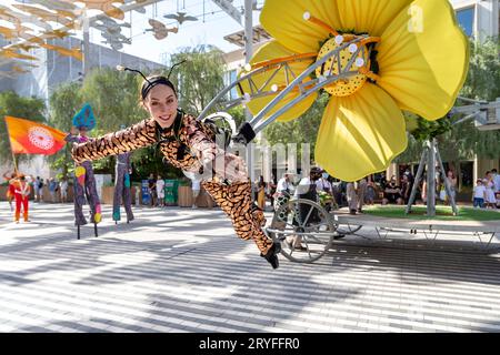 Dubaï, Émirats Arabes Unis - 15 novembre 2021 : spectacle aérien quotidien en direct à l'Expo 2020 à Dubaï, Bloom Banque D'Images